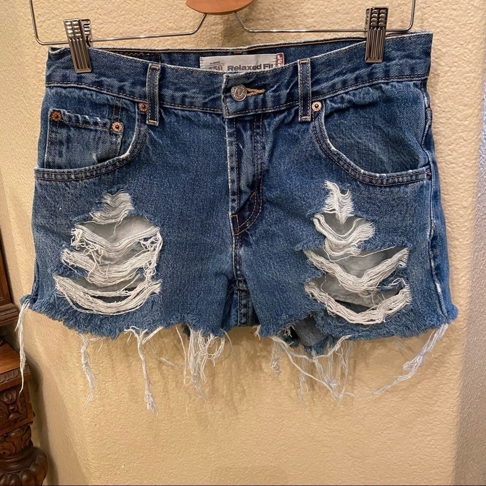 LEVI’S 550 Blue Relaxed Fit Frayed Raw Hem Jean Shorts 30-Fit Small